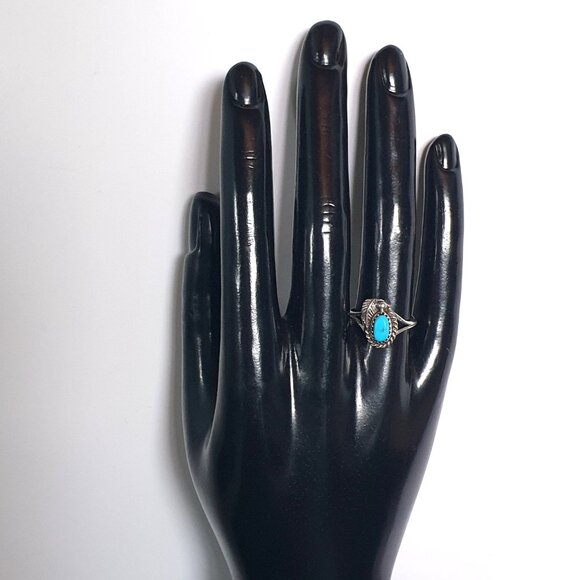 Dainty Vintage Native American Sleeping Beauty Turquoise Sterling Silver Ring - Picture 4 of 13